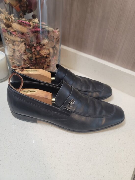 Salvatore Ferragamo Paros Calfskin Loafer,Double Gancini Side Ornament 11D Black main image 4